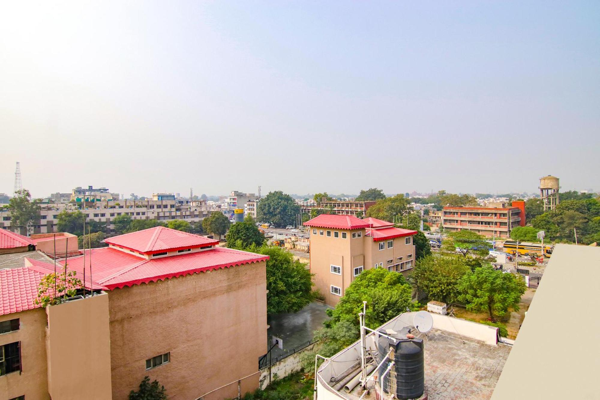 Fabhotel Rosewood Inn Amritsar Exterior photo
